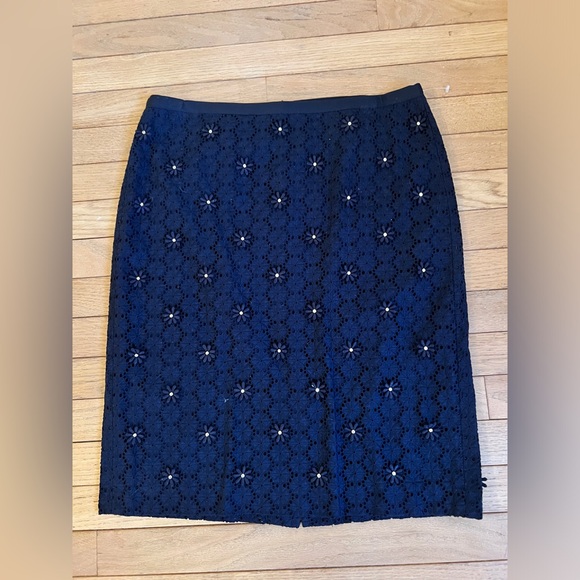 Talbots Eyelet Daisy Pencil Skirt Navy, Size 8 - Picture 2 of 4
